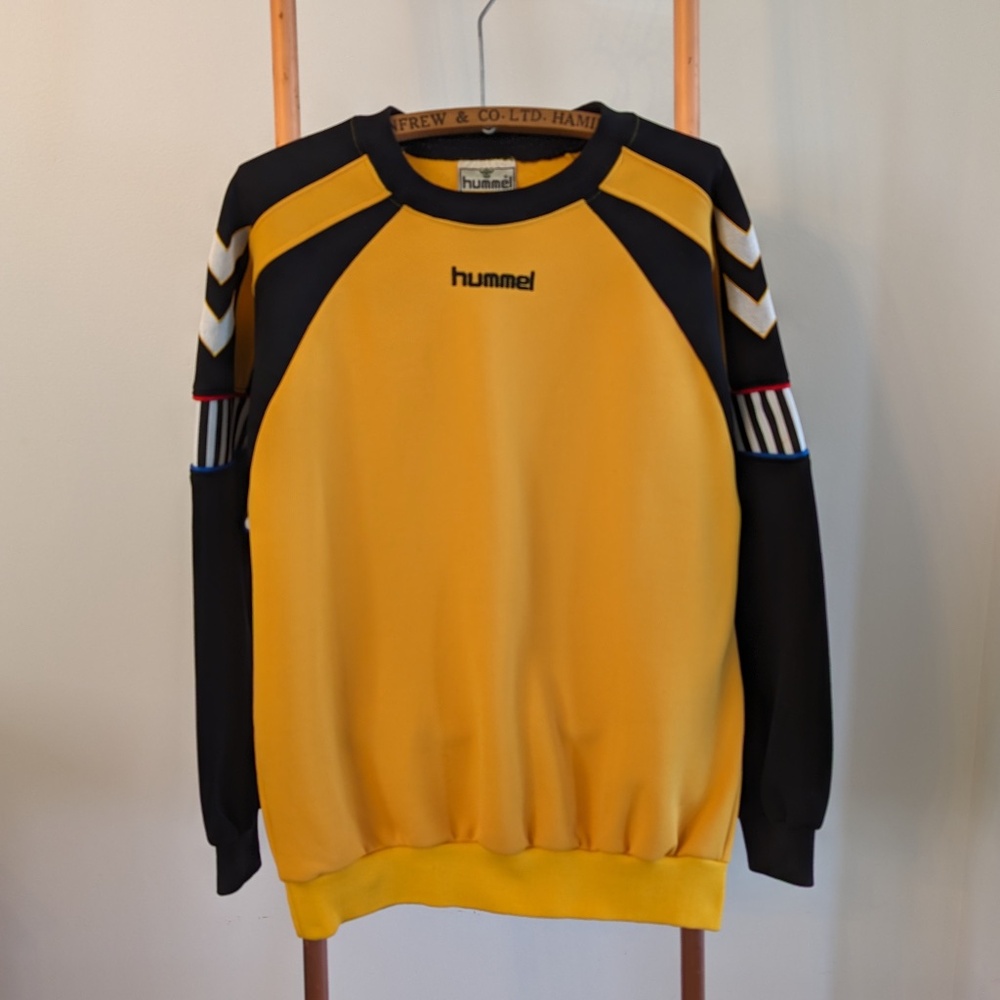 Vintage Hummel Sweater (Large) - Early 2000's